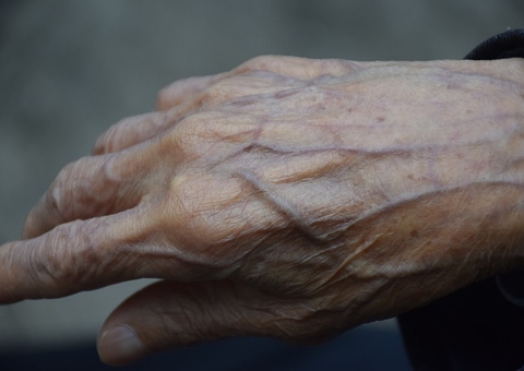 Filho é preso por maus-tratos contra idosa em Manaus