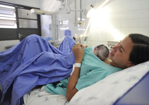 Salário-maternidade pode ser estendido para mães em caso de internação