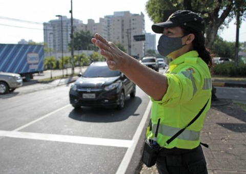 Motoristas podem recorrer das multas de trânsito pela internet em Manaus