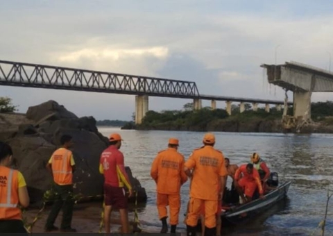 Onze mergulhadores se juntam à equipe de buscas por desaparecidos no desabamento de ponte