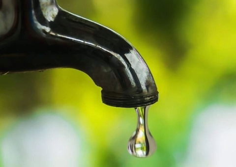 Bairros ficam sem água após vazamento em avenida de Manaus