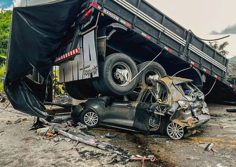 Polícia procura motorista de carreta envolvida em acidente com 38 mortos em MG