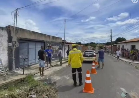 Mãe tenta salvar filho de 6 anos e ambos morrem eletrocutados