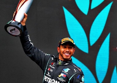 Hamilton faz homenagem em aniversário de Ayrton Senna: 'Meu herói'