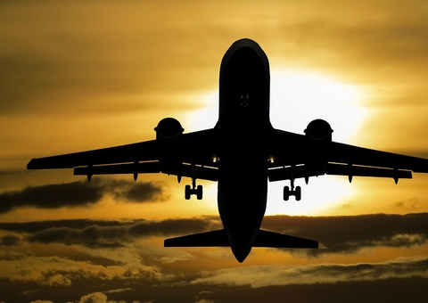 Avião mata banhista ao fazer pouso de emergência