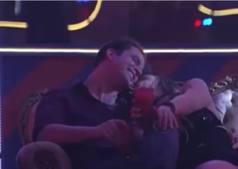 Laís recusa transar com Gustavo no BBB22