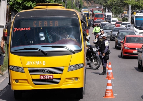 Micro-ônibus Alternativos são fiscalizados nessa quinta-feira em Manaus