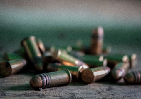 Homem é executado a tiros dentro de carro na frente da esposa em Manaus