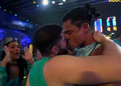 Breno e Marcelo protagonizam o primeiro beijo do BBB26 durante show da Anitta