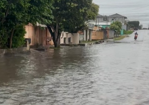 Chuvas intensas provocam alagamentos e destroem estruturas em Itacoatiara