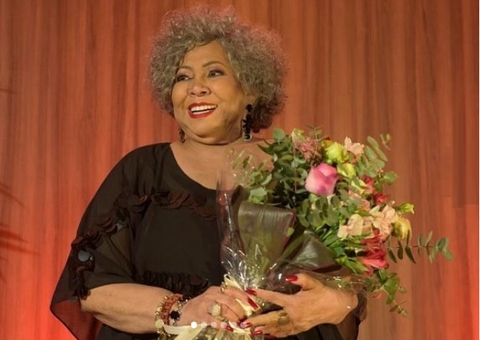 Alcione testa positivo para covid; cantora é vacinada e não tem sintomas