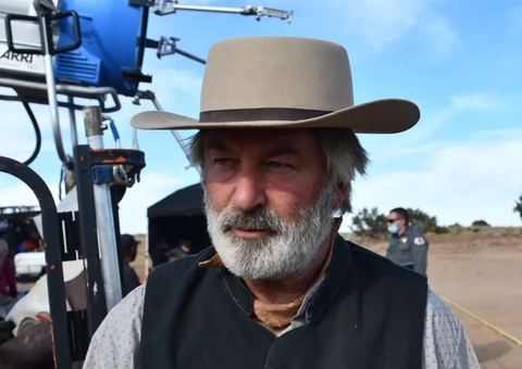 Armeira do filme 'Rust' é condenada por morte de diretora de fotografia durante gravação