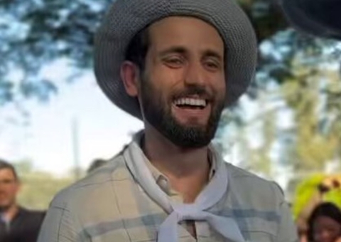 Aos gritos de “Isabelle”, Matteus é recepcionado por multidão no Alegrete 