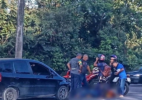Acidente de trânsito deixa uma pessoa ferida em avenida de Manaus