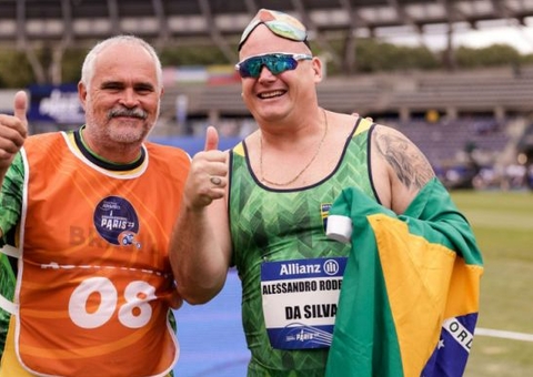 Alessandro Silva é tricampeão mundial paralímpico em Paris