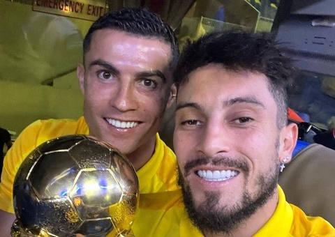 Alex Telles revela mensagem de Cristiano Ronaldo sobre jogar no Brasil