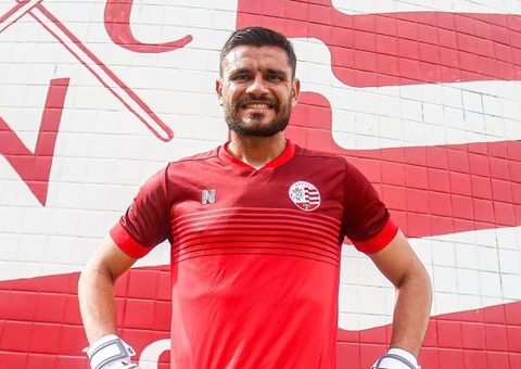 Conheça o único goleiro das quatro divisões nacionais que ainda não levou gol