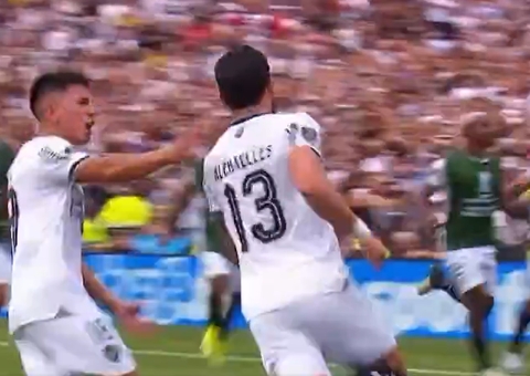 1º tempo: Com um a menos, Botafogo faz 2 a 0 no Galo na final da Libertadores