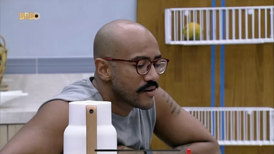 Ricardo Alface deixa escapar que foi casado e choca sister no BBB23