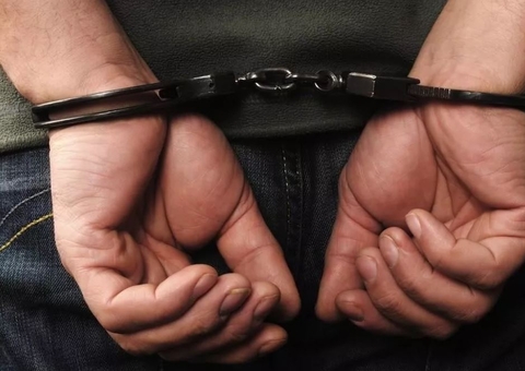 Assalto a ônibus termina com criminoso espancado por populares em Manaus