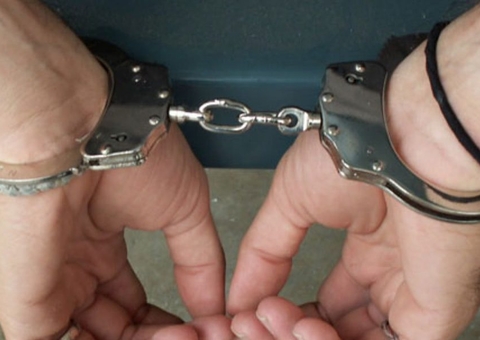 Homem cai de motocicleta e acaba preso após tentar fugir da polícia em Manaus