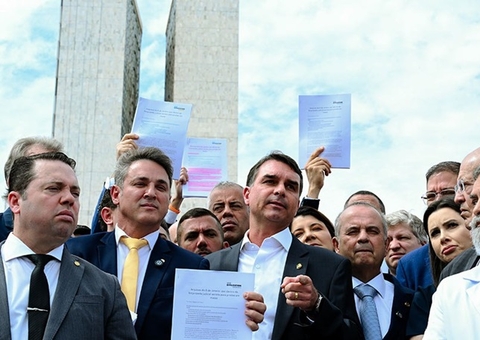 Aliados travam Congresso em protesto contra prisão de Bolsonaro 