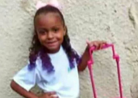 Menina de 4 anos é baleada na cabeça enquanto comprava pipoca na saída da escola