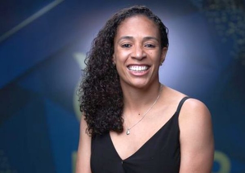 Com 'braçadeira de capitã', Aline Pellegrino coordena séries C e D do Brasileiro