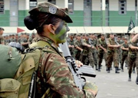 Senadora defende projeto que permite alistamento militar de mulheres
