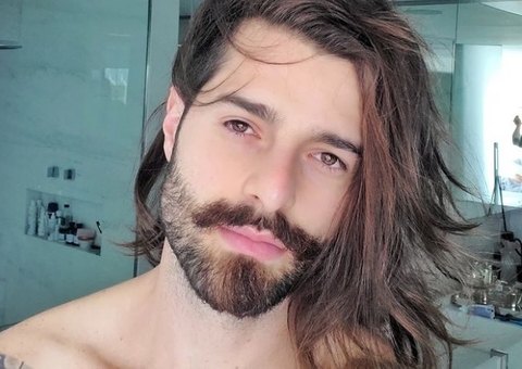 Alok surge em passeio de lancha no Rio Negro, em Manaus