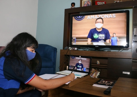 Professores ganham bônus de mais de R$ 1 mil durante aula online em Manaus
