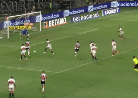 Atlético-MG faz 2 a 1 no São Paulo encosta na liderança no Brasileirão