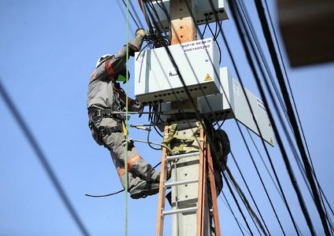 Oito bairros ficam sem energia neste domingo em Manaus 
