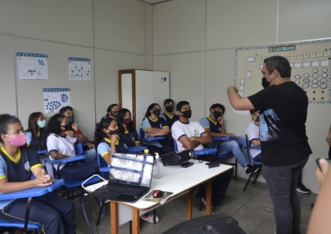 Escola estadual disponibiliza vagas para alunos com deficiência auditiva em Manaus