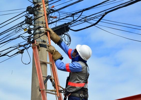 Ruas e avenidas de três bairros de Manaus ficarão sem energia nesta terça-feira
