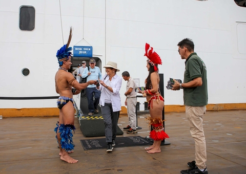 Cruzeiro ‘Seven Seas Mariner’ atraca em Manaus com mais de mil turistas