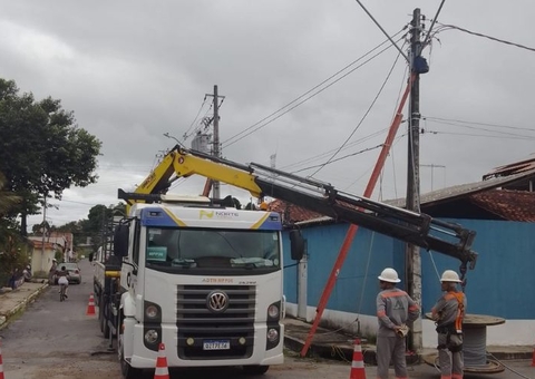 Ruas e avenidas de cinco bairros ficam sem energia hoje em Manaus