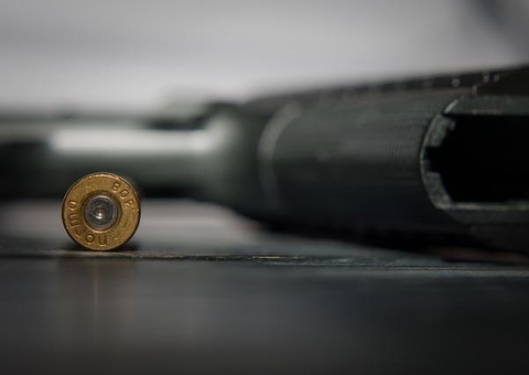 Jovens são presos com armas e drogas após denúncias em Manaus