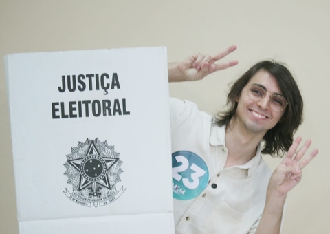 Amom Mandel vota e fala sobre a expectativa de chegar ao 2º turno