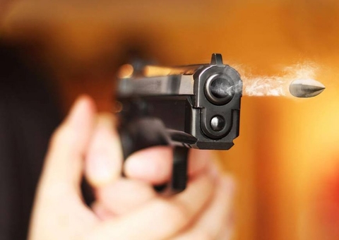 Homem é baleado na frente de feira em Manaus