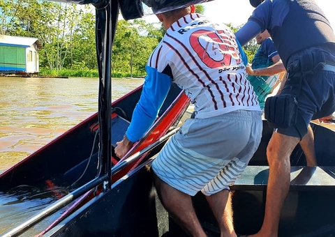 Duas pessoas são resgatadas durante naufrágio no Amazonas