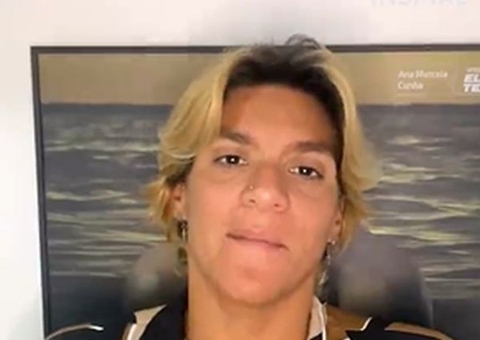 Ana Marcela Cunha é hexacampeã do circuito mundial de maratona aquática