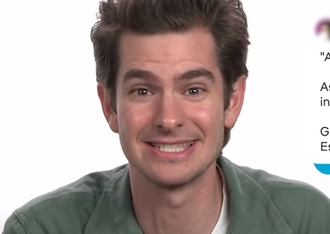 Andrew Garfield lê tweets em português e diverte fãs em vídeo