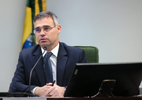 André Mendonça vota contra afastamento de Ibaneis