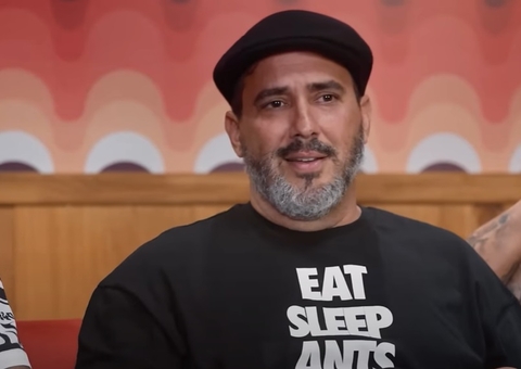 André Marques diz que participou de primeira orgia com o irmão