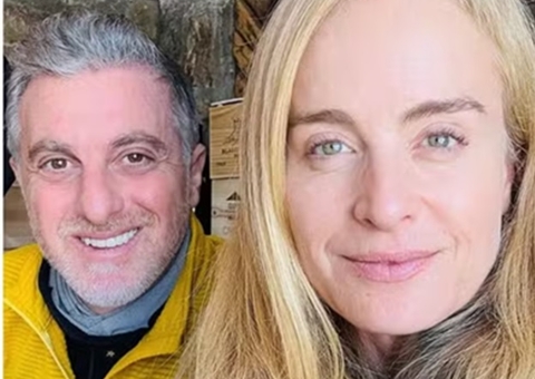 Angélica mostra noite romântica com Luciano Huck em banheira com rosas