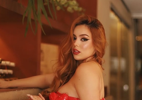 Aos 20, irmã de MC Melody fala sobre plásticas: “estilo Kardashian”