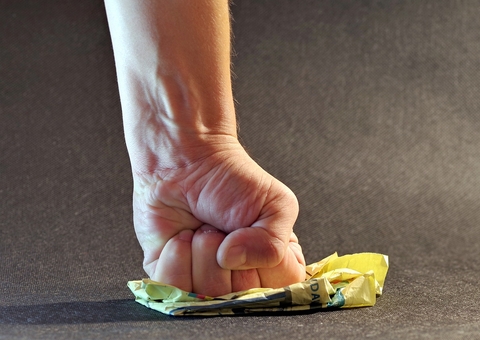 Homem é preso ao agredir ex e descumprir medida protetiva no São Francisco