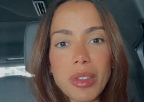 Anitta se pronuncia após perder 200 mil seguidores por intolerância religiosa