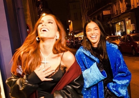 Em Paris, Anitta e Bruna Marquezine selam amizade 3 anos após climão: 'agora eu quero só você'